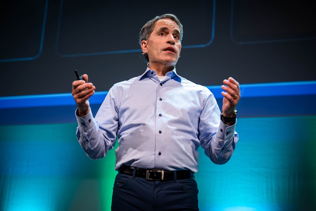 Jeff Teper speaking from the stage during the ESPC Dublin25 keynote